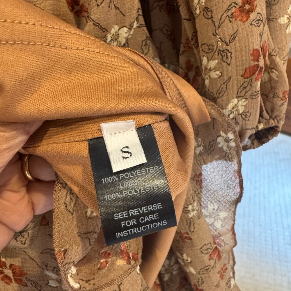 Floral Woman’s Dress with Long Sleeves Size Small - Picture 6 of 7